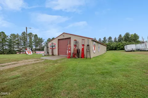 Exterior - 14063 48th St NW, Williston, ND 58801 photo 18 of 25