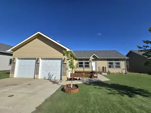 1312 E Pheasant Ridge St, Watford City, ND 58854
