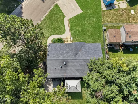 View/Area - 426 Dover Dr, Bismarck, ND 58504 photo 2 of 4