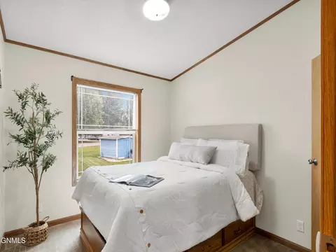 Bedroom - 426 Dover Dr, Bismarck, ND 58504 photo 3 of 6