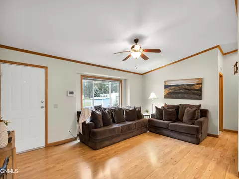 Living - 426 Dover Dr, Bismarck, ND 58504 photo 2 of 3