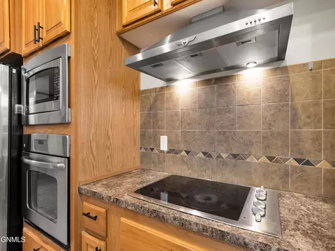 Kitchen - 426 Dover Dr, Bismarck, ND 58504 photo 3 of 6