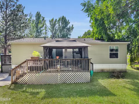 Exterior - 426 Dover Dr, Bismarck, ND 58504 photo 5 of 8