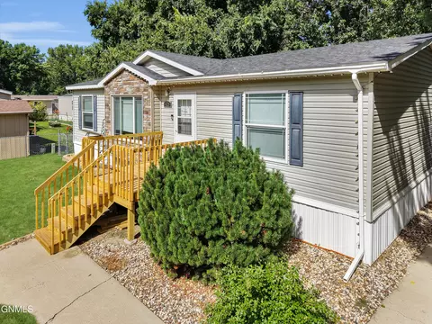 Exterior - 426 Dover Dr, Bismarck, ND 58504 photo 3 of 8
