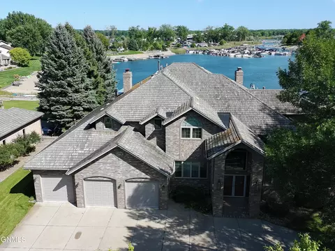 3104 46th Ave SE, Mandan, ND 58554