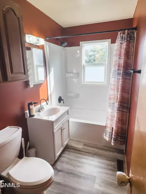 Bath - 2010 1st Ave E, Williston, ND 58801 photo 1 of 3