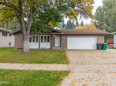 1615 Omaha Dr, Bismarck, ND 58504