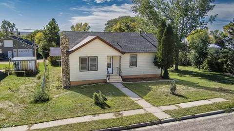 1219 E 4th Ave, Washburn, ND 58577