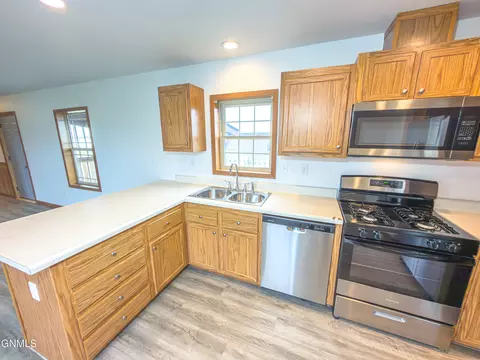 Kitchen - 2207 38th St W, Williston, ND 58801 photo 5 of 5