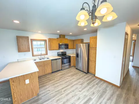 Kitchen - 2207 38th St W, Williston, ND 58801 photo 3 of 5