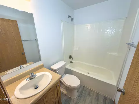 Bath - 2207 38th St W, Williston, ND 58801 photo 1 of 1