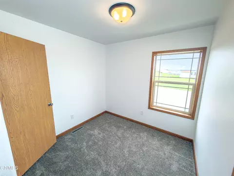Bedroom - 2207 38th St W, Williston, ND 58801 photo 6 of 6