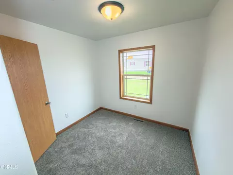 Bedroom - 2207 38th St W, Williston, ND 58801 photo 4 of 6
