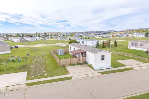 2207 38th St W, Williston, ND 58801