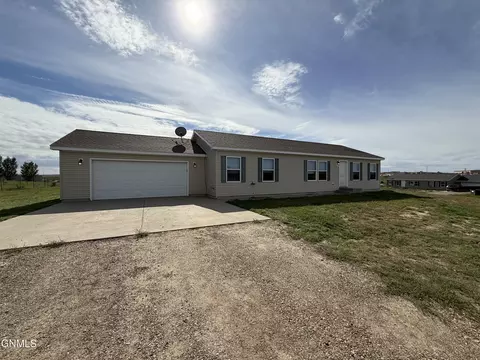 12238 Buffalo Hills Dr, Watford City, ND 58854