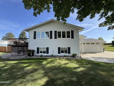121 Renner Rd, Washburn, ND 58577