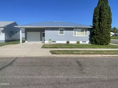 104 Oak Ave E, Linton, ND 58552