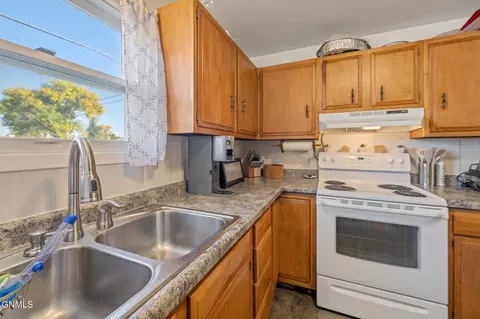 Kitchen - 311 9th Ave W, Williston, ND 58801 photo 3 of 6