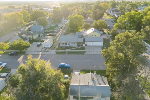 View/Area - 311 9th Ave W, Williston, ND 58801 photo 2 of 4