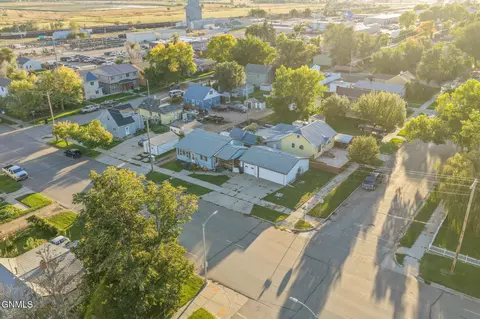 View/Area - 311 9th Ave W, Williston, ND 58801 photo 1 of 4