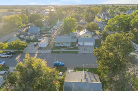 View/Area - 311 9th Ave W, Williston, ND 58801 photo 3 of 4