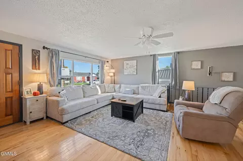 Living - 311 9th Ave W, Williston, ND 58801 photo 2 of 3