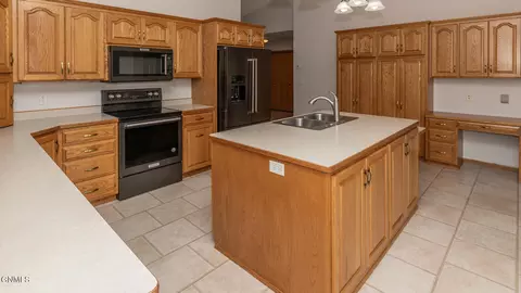 Kitchen - 748 Interstate Ave W, Bismarck, ND 58503 photo 5 of 5