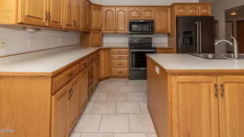 Kitchen - 748 Interstate Ave W, Bismarck, ND 58503 photo 4 of 5