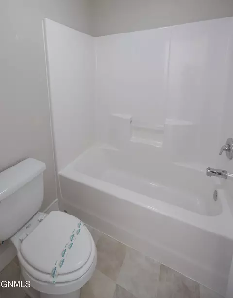Bath - 3202 17th Ave W, Williston, ND 58801 photo 5 of 5