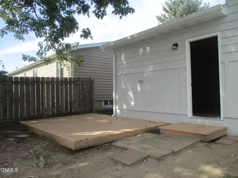 Exterior - 1723 30th St W, Williston, ND 58801 photo 1 of 3