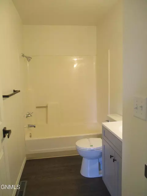 Bath - 1723 30th St W, Williston, ND 58801 photo 1 of 5