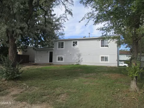 Exterior - 1723 30th St W, Williston, ND 58801 photo 3 of 3