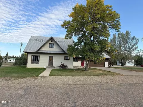 115 3rd Ave S, Medicine Lake, MT 59247