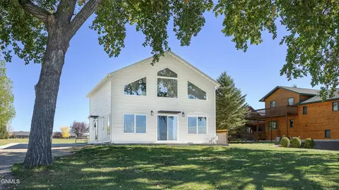 409 Missouri Dr W, Riverdale, ND 58565