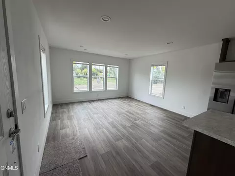 Living - 703 6th Ave SE, Mandan, ND 58554 photo 1 of 2