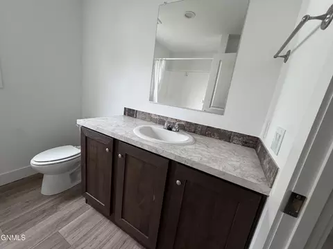 Bath - 703 6th Ave SE, Mandan, ND 58554 photo 1 of 2