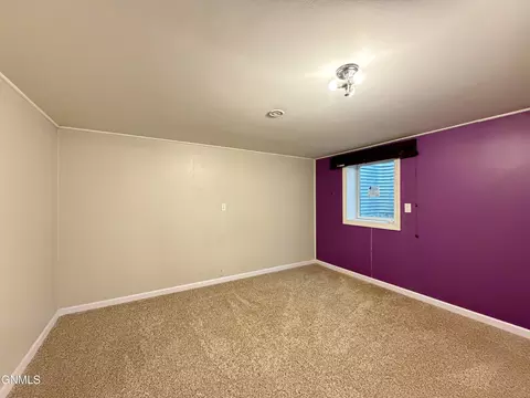 Bedroom - 412 Central Ave N, Beulah, ND 58523 photo 4 of 9