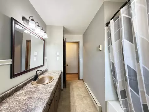 Bath - 412 Central Ave N, Beulah, ND 58523 photo 2 of 4
