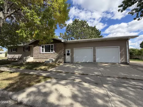 Exterior - 412 Central Ave N, Beulah, ND 58523 photo 7 of 7