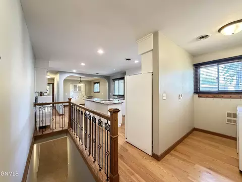 Entry Way - 412 Central Ave N, Beulah, ND 58523 photo 1 of 3