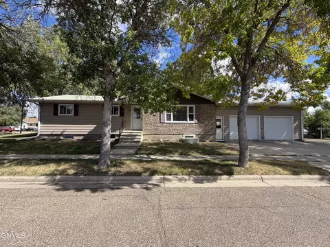 Exterior - 412 Central Ave N, Beulah, ND 58523 photo 4 of 7