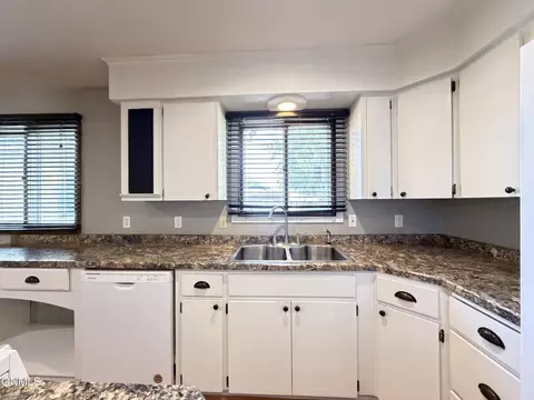Kitchen - 412 Central Ave N, Beulah, ND 58523 photo 4 of 7