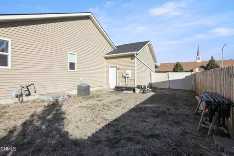 Exterior - 1719 25th St W, Williston, ND 58801 photo 6 of 6
