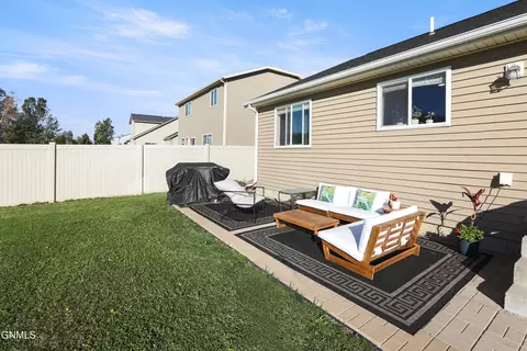 Exterior - 1719 25th St W, Williston, ND 58801 photo 3 of 6