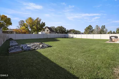 Exterior - 1719 25th St W, Williston, ND 58801 photo 5 of 6