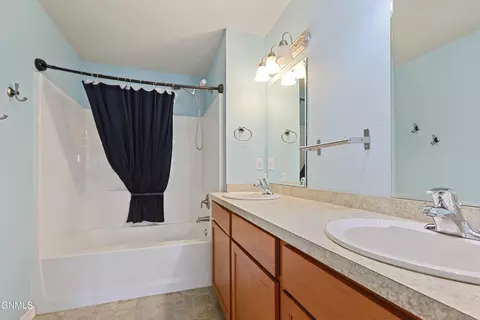 Bath - 1719 25th St W, Williston, ND 58801 photo 1 of 4