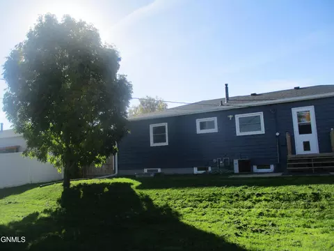 Exterior - 612 17th St W, Williston, ND 58801 photo 6 of 7