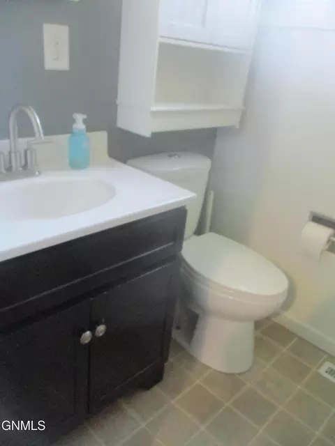 Bath - 612 17th St W, Williston, ND 58801 photo 1 of 3