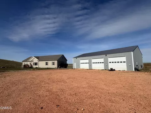3749 124f Ave NW, Watford City, ND 58854