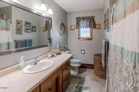Bath - 1407 1st St NW, Mandan, ND 58554 photo 2 of 4